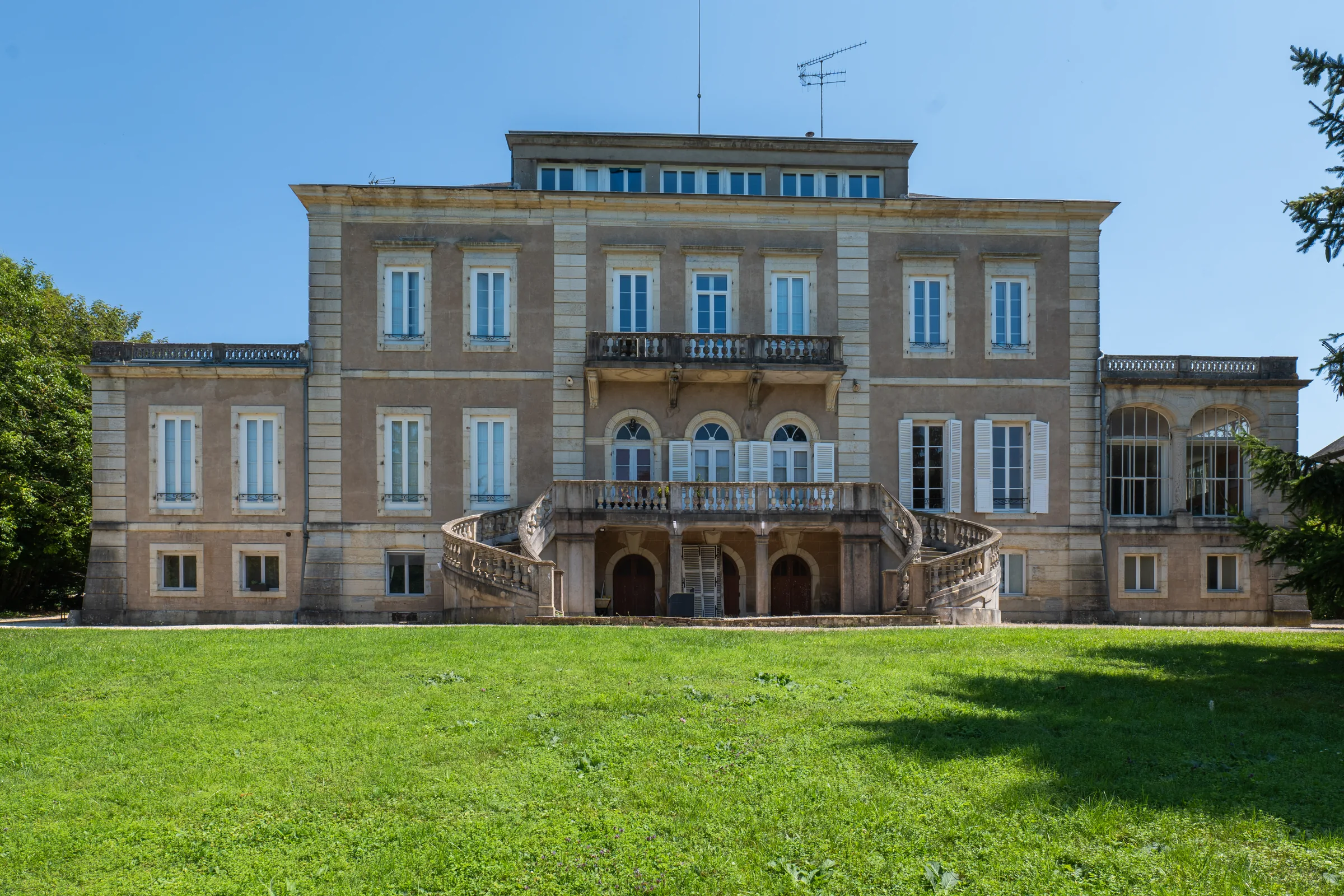 Le Château d'Arceau au soleil couchant Le Château d'Arceau au soleil couchant