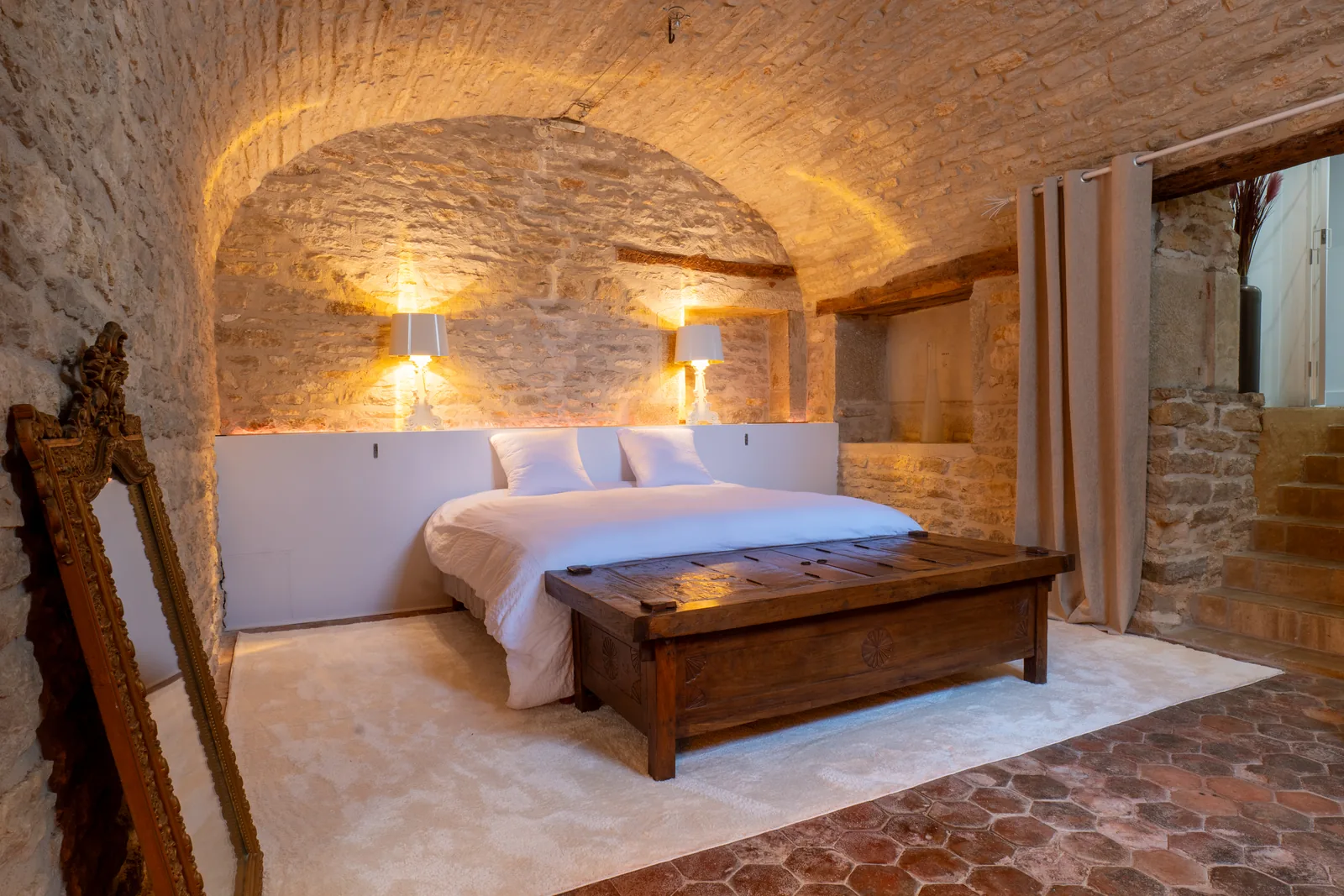 Murs en pierre de la chambre voûtée, fraîcheur naturelle Murs en pierre de la chambre voûtée, fraîcheur naturelle