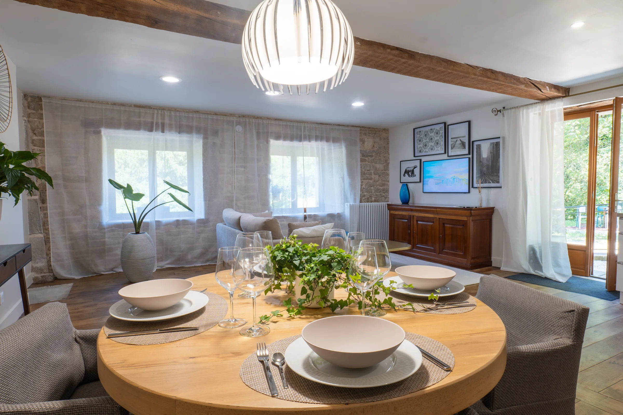 Espace repas du gîte Espace repas du gîte