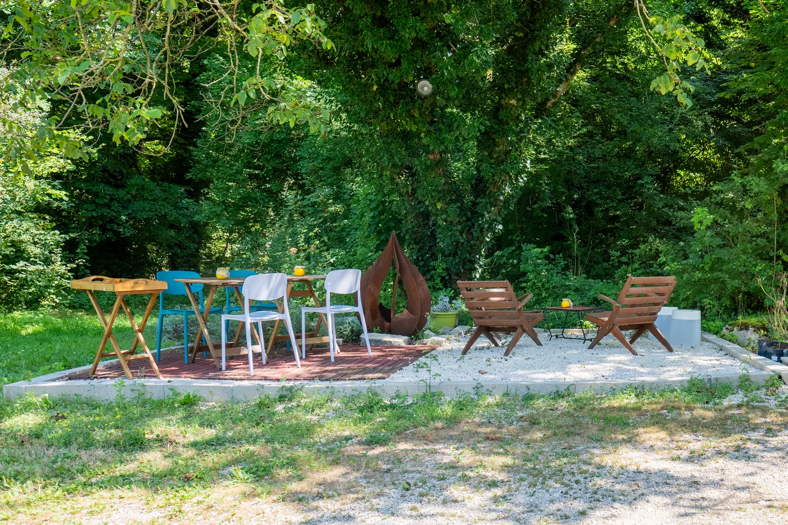 Terrasse privative du gîte avec mobilier de jardin Terrasse privative du gîte avec mobilier de jardin